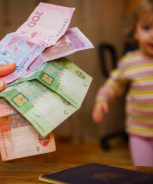 В Україні збільшили розмір допомоги на дітей, батьки яких не сплачують аліменти