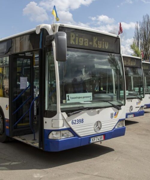 Латвія надіслала киянам 11 автобусів гуманітарної допомоги