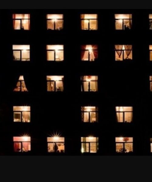 Українців можуть штрафувати за світло у вікні