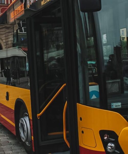 У частині польських міст скасували безкоштовний проїзд для українців у громадському транспорті