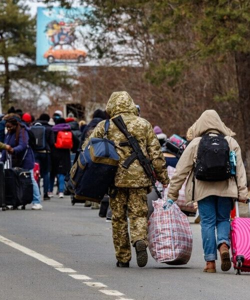 За 100 днів військової ескалації з України виїхало 14 млн мешканців