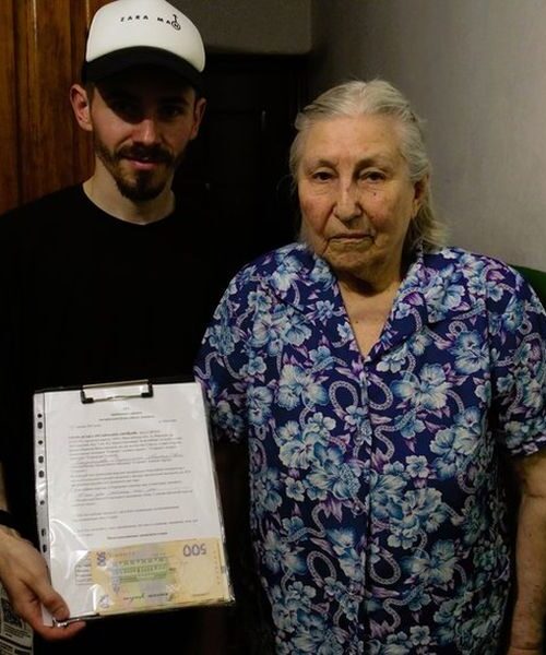 Миколаївська пенсіонерка віддала 10 тис грн українським військовим замість московських онуків