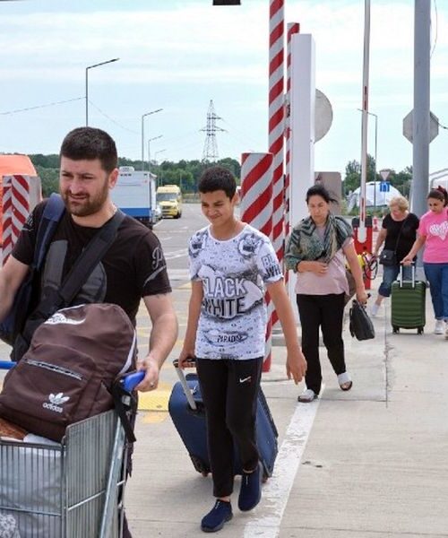 Кількість українців, які виїжджають до ЄС, повернулась до довоєнного рівня