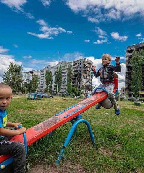 Понад 1700 українських дітей з початку повномасштабної війни втратили батьків