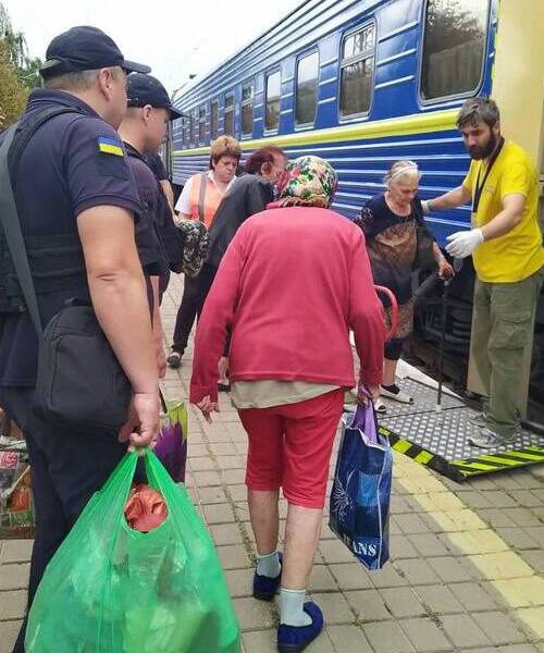 З Донбасу евакуювали ще майже 500 осіб