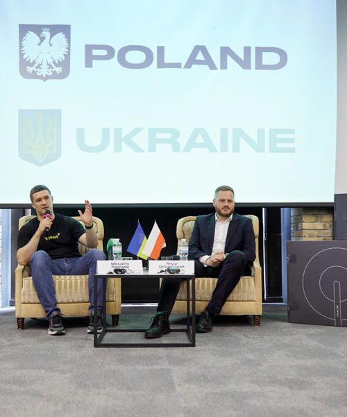 Українці в Польщі зможуть користуватися електронним водійським посвідченням і техпаспортом