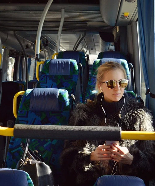 Відсьогодні в Україні заборонено вмикати музику в громадському транспорті