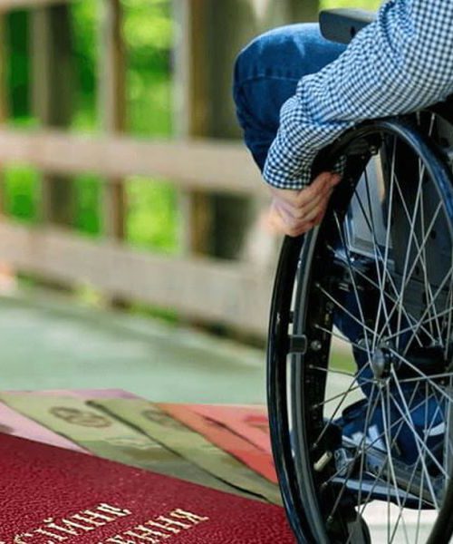 У разі пропуску особою з інвалідності повторного огляду під час війни виплату пенсій не припиняють