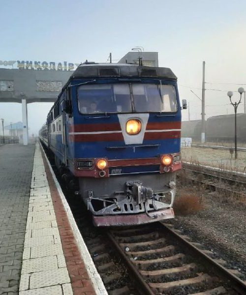 У Миколаїв прибув перший пасажирський потяг з початку війни: курсуватиме регулярно