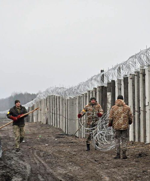 На кордоні з Білоруссю збудували трикілометрову стіну: роботи тривають (ФОТО)