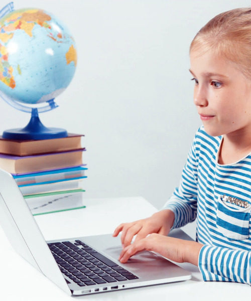Українські школи можуть безкоштовно отримати ноутбуки для навчання дітей