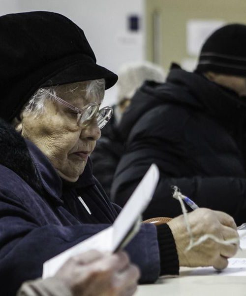 Українці в Польщі зможуть отримувати пенсії через місцеву пошту