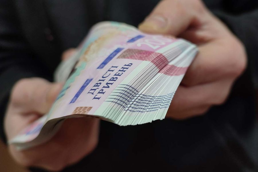 У половини українців під час війни зменшилась зарплата | social.com.ua