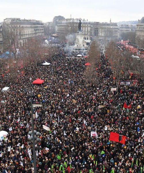 Понад мільйон французів вийшли проти пенсійної реформи