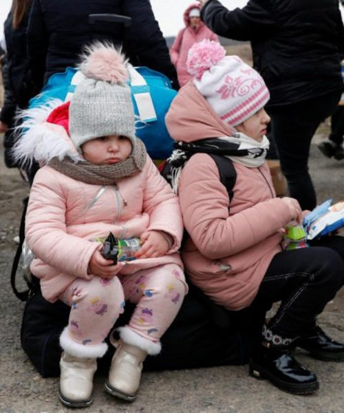 Через війну 60% українських дітей залишили домівки