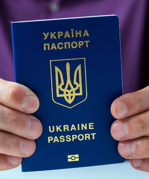 Втрачений паспорт можна відновити за кордоном