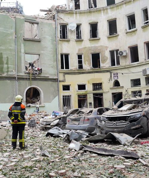 Мешканцям зруйнованих ракетою будинків у Львові надають допомогу на оренду житла