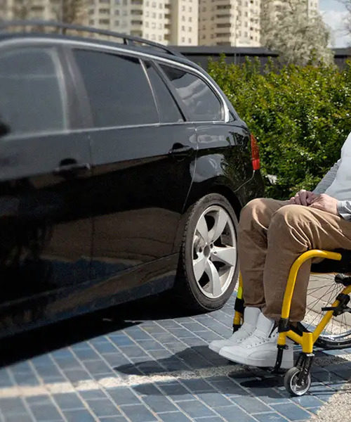 В автошколах для людей з інвалідністю проводять курси перепідготовки