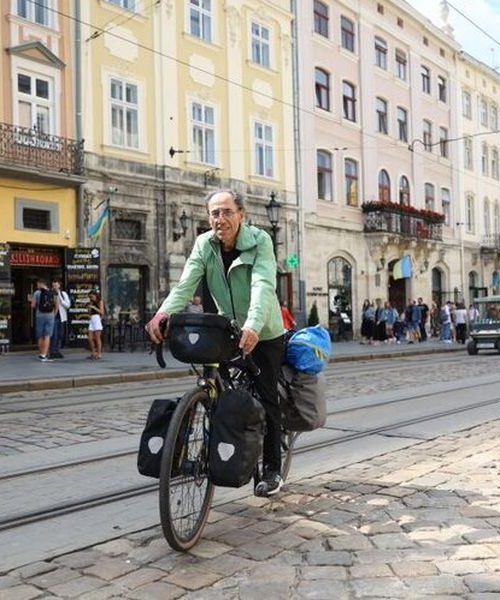 Французький пенсіонер подолав понад 4000 км на велосипеді для допомоги ЗСУ