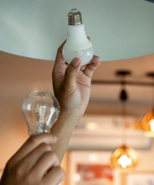 Уряд розширив програму з обміну енергоощадних ламп
