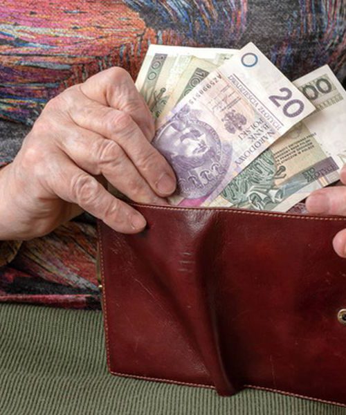 Українці в Польщі можуть отримувати пенсії грошовим переказом